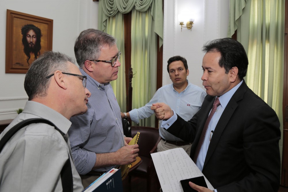 Reunión con viceministros de Transporte Andrés Chávez e infraestructura César Peñalosa (6)