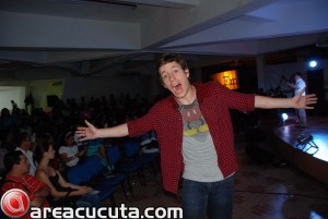 Activa Presento al Humorista Alejandro Riaño, en el lanzamiento de la Crema de Ron CHEERS
