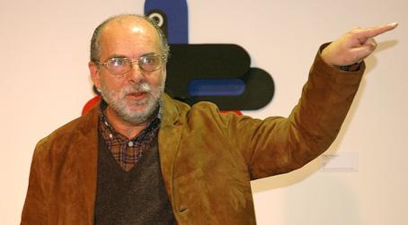 el curador de la exposición, el arquitecto. Luis Fernando Rodríguez Morales 