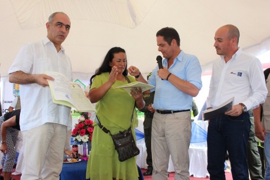71_FAMILIAS_DESPLAZADAS_RECIBIERON_CASA_GRATIS