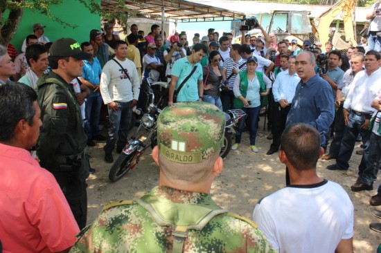 ALCALDE DESPACHÓ DESDE PALMARITO Y LE CUMPLIÓ A LA COMUNIDAD