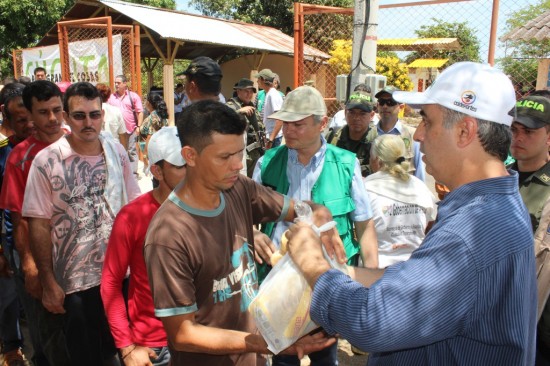 ALCALDE DESPACHÓ DESDE PALMARITO Y LE CUMPLIÓ A LA COMUNIDAD2