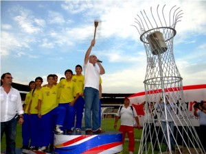 EL-ALCALDE-INAUGURÓ-LOS-JUEGOS-SUPÉRATE-INTERCOLEGIADOS-2013