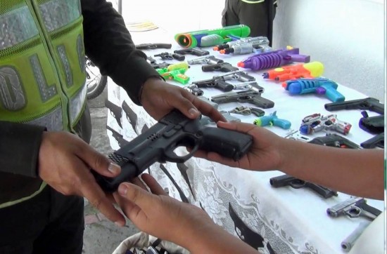 ENTREGA DE JUGUETES BÉLICOS (1)