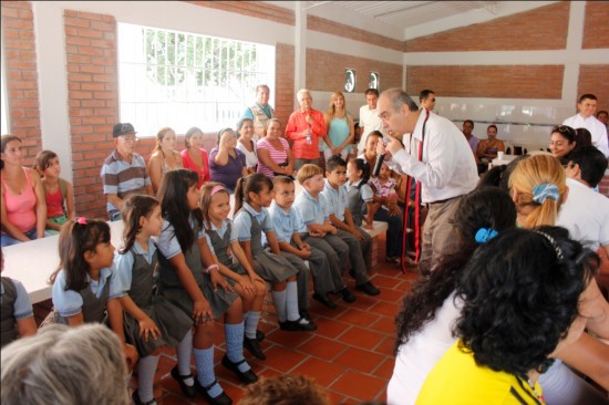 ALCALDE DONAMARIS DA AL SERVICIO TRES COMEDORES INFANTILES 2
