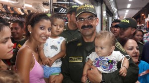 RECORRIDO DEL MINISTRO DE DEFENSA Y GENERAL RODOLFO PALOMINO EN ZONAS COMERCIALES DE CUCUTA (4)