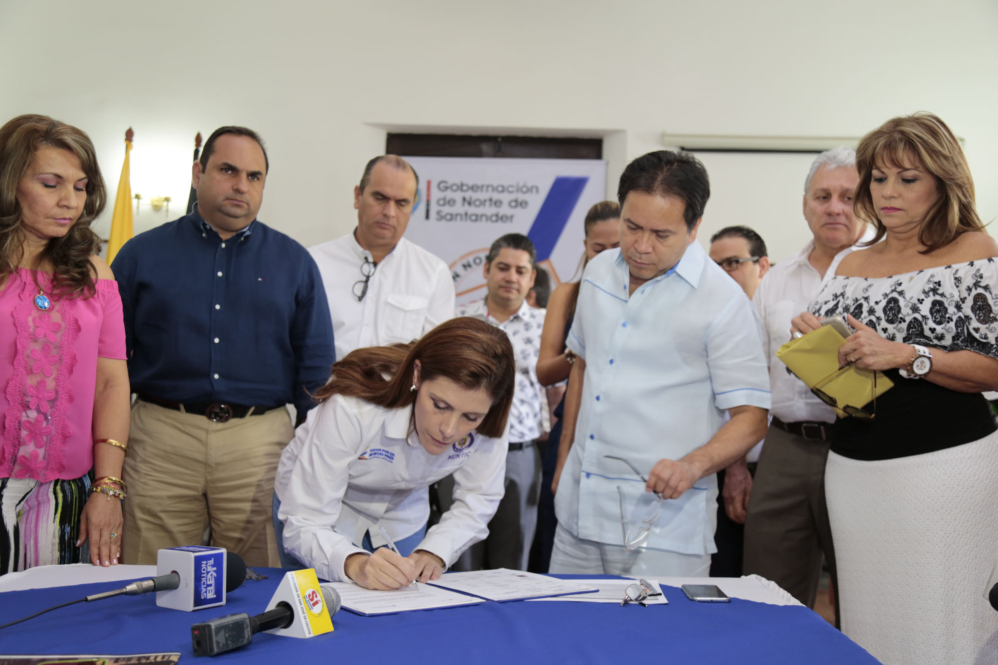Firma Pacto Teletrabajo (8).JPG image