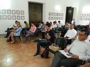 PÚBLICO Y ALCALDES ASISTENTES AL ENCUENTRO