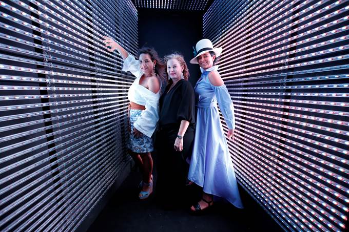 Tres amantes de la moda, la diseñadora de joyas Nelly Rojas, la relacionista pública Ángela Posada y la directora de la Revista Fucsia Ana María Londoño