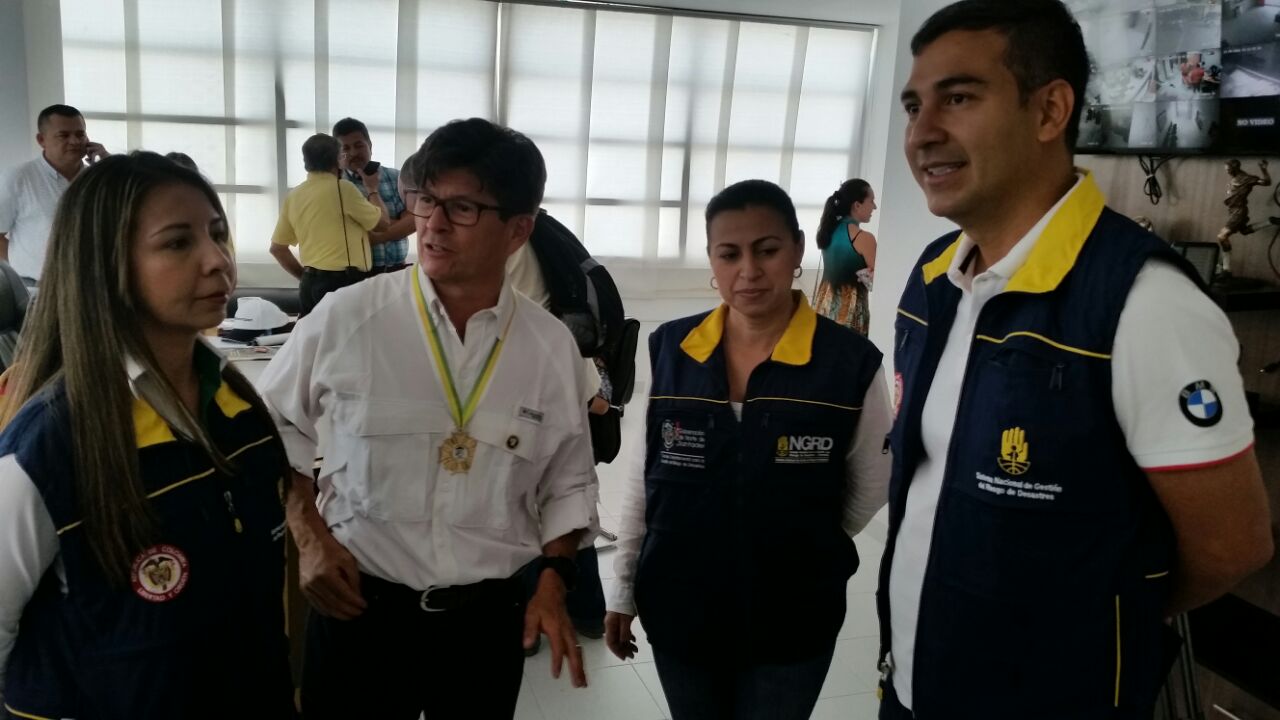 director-de-la-unidad-nacion-al-para-la-gestion-del-riesgo-de-desastres-visita-cano-el-recreo-en-los-patios-cdgrd-4