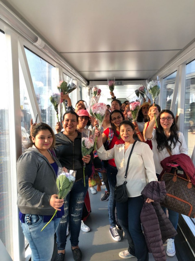 Viva Colombia 25 mujeres conocen el mar (2)