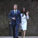 LONDON, ENGLAND - NOVEMBER 27: Prince Harry and actress Meghan Markle attend an official photocall to announce their engagement at The Sunken Gardens at Kensington Palace on November 27, 2017 in London, England. Prince Harry and Meghan Markle have been a couple officially since November 2016 and are due to marry in Spring 2018on November 27, 2017 in London, England. (Photo by Steve Back/Getty Images)