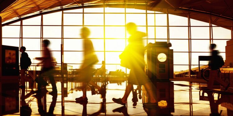 Airport terminal hall. Walking travelers; Shutterstock ID 113575684; ordering_party: CMS HS; job_project: Mandanteninformation zum Jahreswechsel; purchase_order: Miriam Lürssen; other: