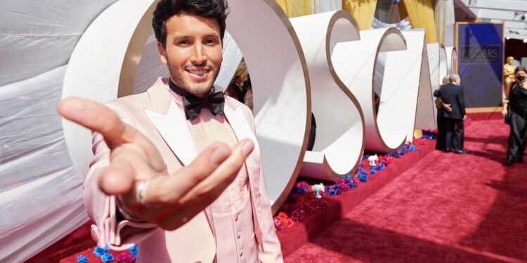 Sebastián Yatra arrives on the red carpet of the 94th Oscars® at the Dolby Theatre at Ovation Hollywood in Los Angeles, CA, on Sunday, March 27, 2022.