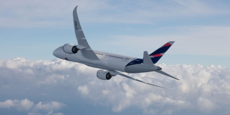 LATAM Boeing 787-9 Dreamliner photographed on May 13, 2016 from Wolfe Air Aviation Learjet 25B.