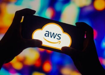 BRAZIL - 2022/09/28: In this photo illustration, the Amazon Web Services (AWS) logo is seen displayed on a smartphone. (Photo Illustration by Rafael Henrique/SOPA Images/LightRocket via Getty Images)