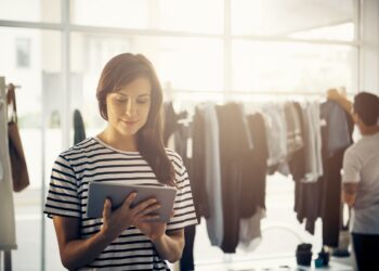 Shot of a boutique owner using a digital tablet with a customer blurred in the backgroundhttp://195.154.178.81/DATA/i_collage/pu/shoots/806285.jpg