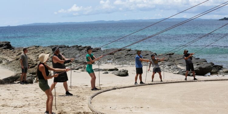HOST-CJ, MADDIE, MERISSA, JIMMY , ELLIOT & RUSSEL PULLING ON THE TOP ROPES
