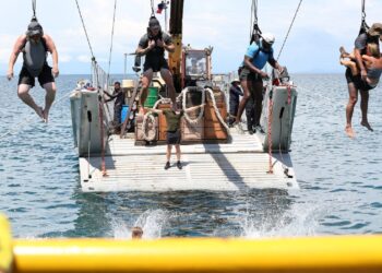 RUSSELL, MERISSA (FALLING), ELLIOT, MADDIE (FALLING), GARRETT, SUMMER (FALLING), TARA (FALLING) & JIMMY PAIRED UP ON LIFTS HANGING ABOVE THE WATER