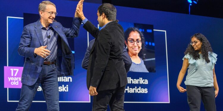 Previous AI for Global Impact winners are greeted by Intel CEO Pat Gelsinger at the Intel Vision event in May 2022. (Credit: Intel Corporation)