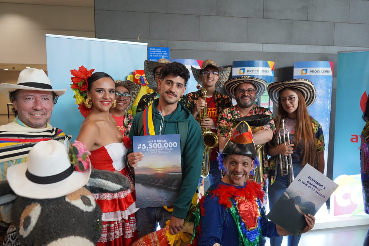 Colombia Recibe A Su Turista Número 5'500.000, Cifra Histórica Con La Que  Supera La Meta Trazada Para 2023 – areacucuta.com