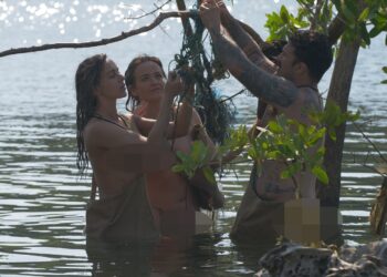 Candice, Rachel & Justin insertion, getting bags