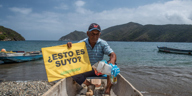 En el marco del Día Mundial de los Océanos, Greenpeace Colombia hace un llamado urgente al Gobierno Nacional y a la ciudadanía para enfrentar la creciente crisis de contaminación plástica que amenaza la biodiversidad marina y la salud de las comunidades costeras.