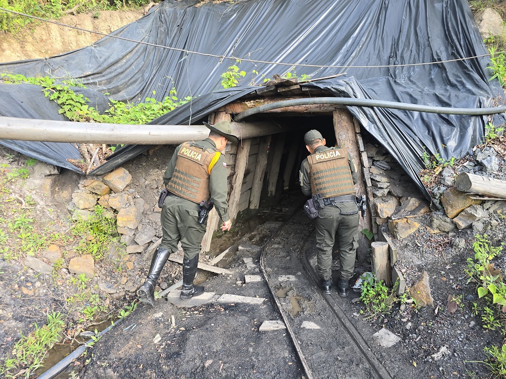Tres capturados por minería ilegal