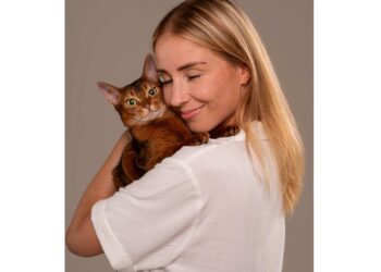 26 mujer con gato okk (1)