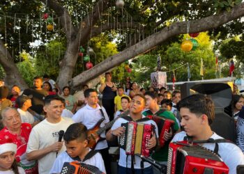 jorge celedón entrega de regalos 9