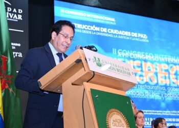 el doctor porfirio bayuelo schonewoollf, decano de la facultad de ciencias jurídicas y sociales 3