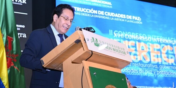 el doctor porfirio bayuelo schonewoollf, decano de la facultad de ciencias jurídicas y sociales 3