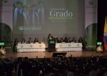 188 obtuvieron títulos profesionales, 137 de especialización