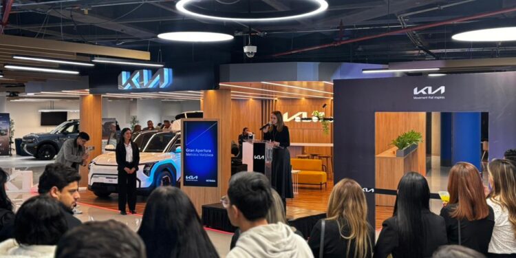lanzamiento vitrina mallplaza kia 1