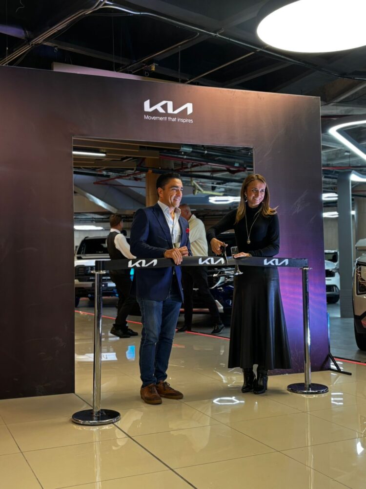 lanzamiento vitrina mallplaza kia 2