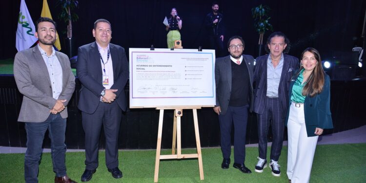 cun y viceministerio de educación superior firman acuerdo para impulsar la educación entretenida en colombia