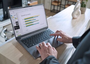 expertbook p5 2026 (1)