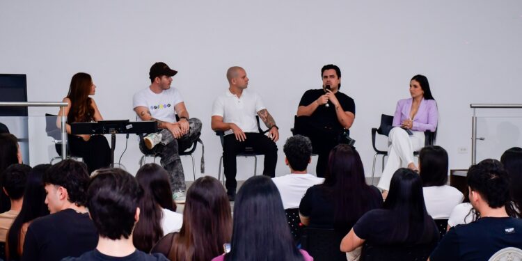 la unisimón desarrolló este evento con el fin de fortalecer los conocimientos de los emprendedores