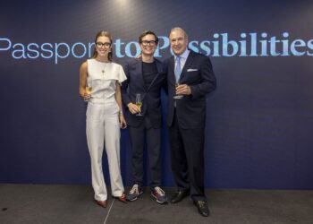 photo de izquierda a derecha giovanna souza, head of marketing adolfo corujo, partner & marketing solutions ceo at llyc y raul henriquez, ceo & chairman of the board