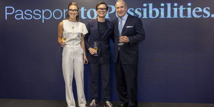 photo de izquierda a derecha giovanna souza, head of marketing adolfo corujo, partner & marketing solutions ceo at llyc y raul henriquez, ceo & chairman of the board
