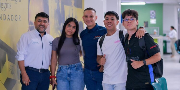 es la universidad número uno en colombia y mejoró su posición global